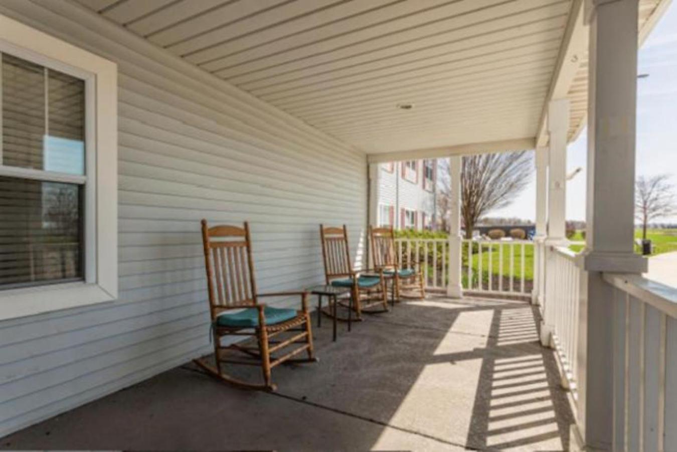 Lancaster Inn & Suites Manheim Exterior photo